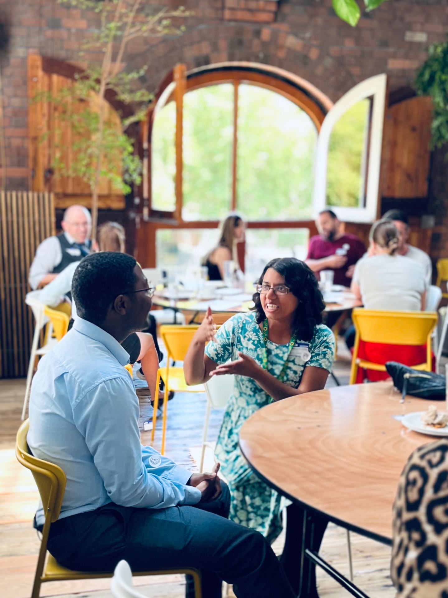 Lively 1:1 conversation at a community networking lunch